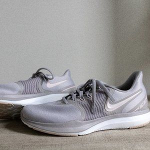 Womens Nike Tennis Shoes- worn once